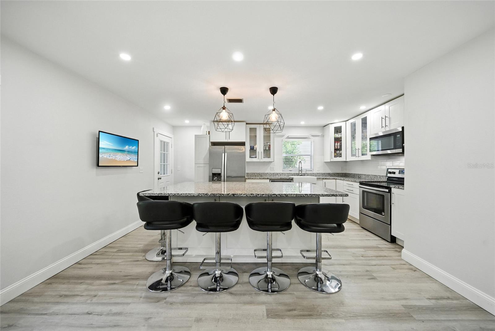 Image 3 of 27 For 29 Harbor Oaks Circle