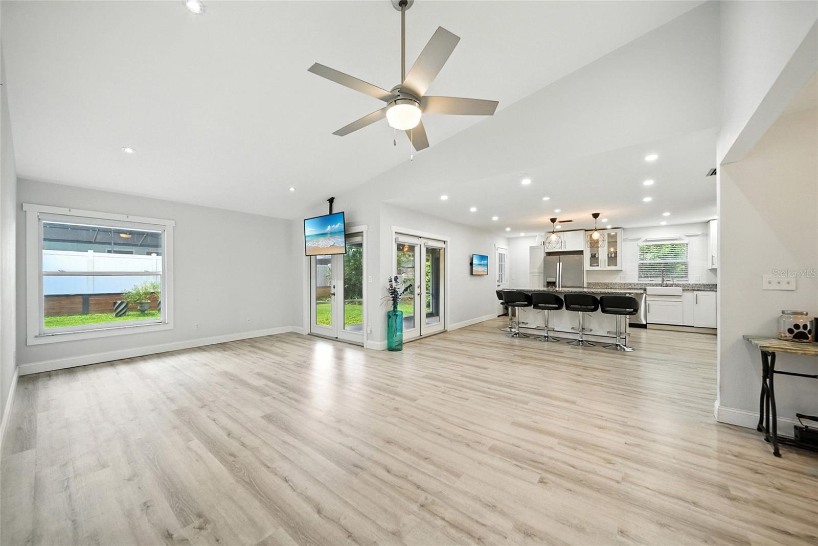 Image 4 of 27 For 29 Harbor Oaks Circle