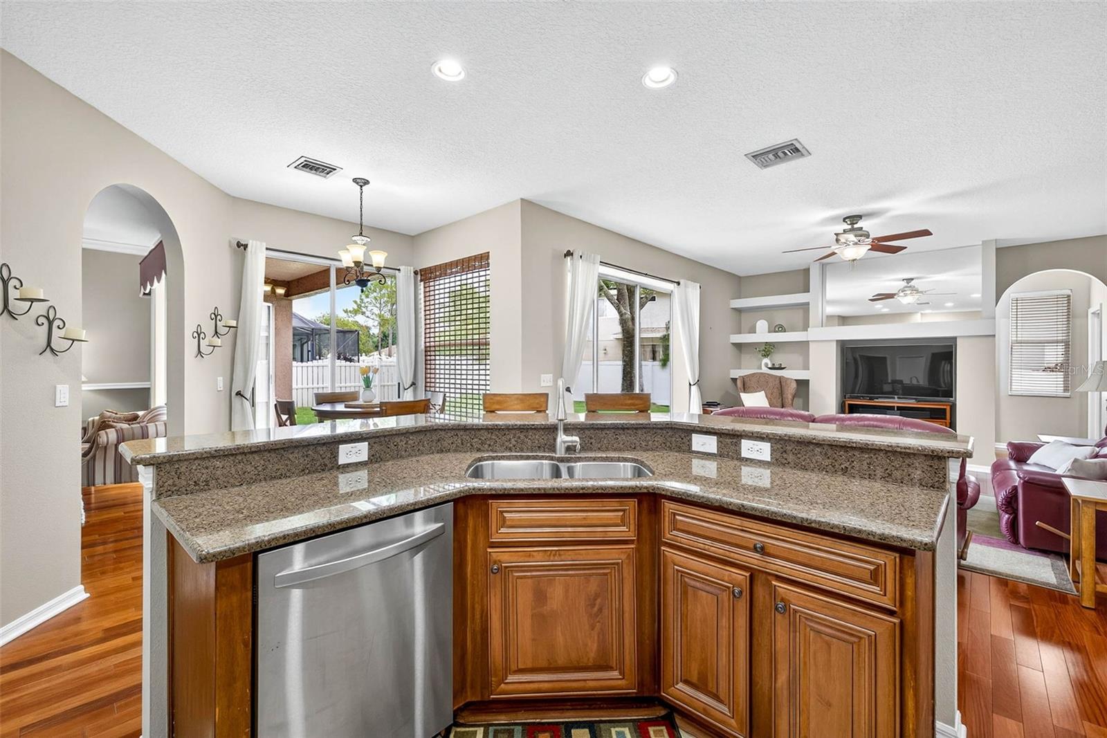 Listing photo id 12 for 16469 Turnbury Oak Drive