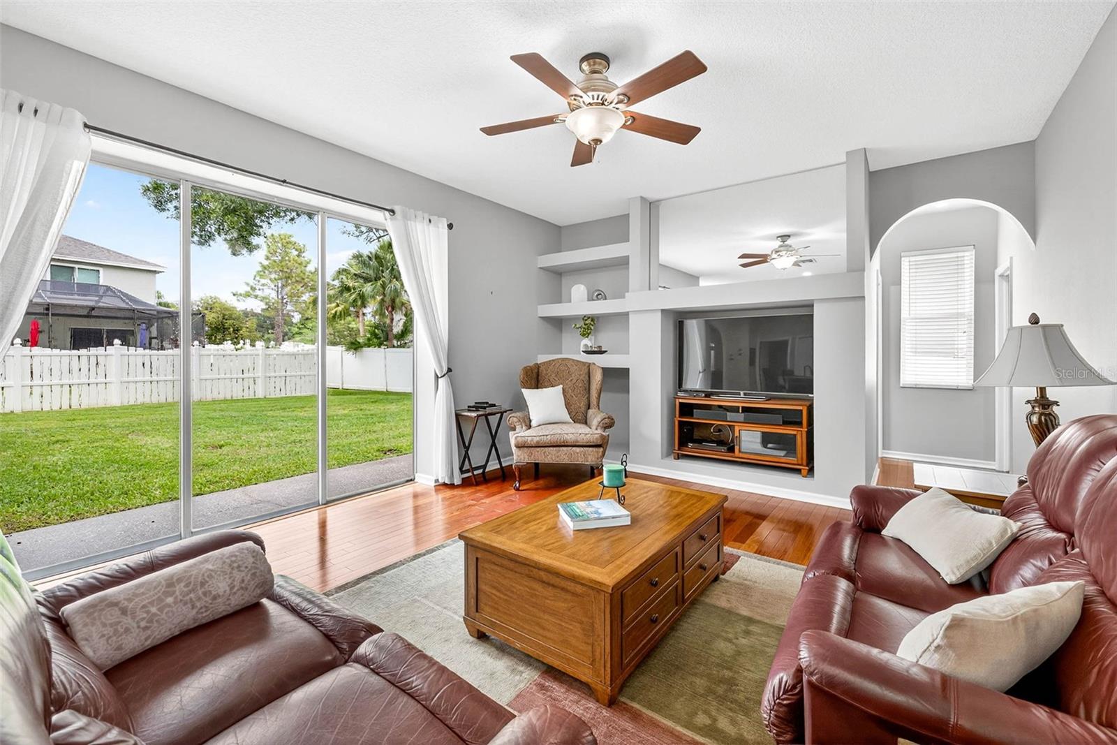 Listing photo id 16 for 16469 Turnbury Oak Drive