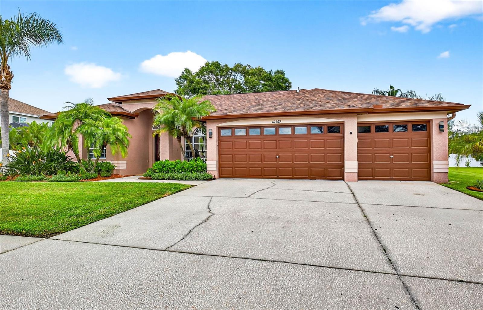 Listing photo id 0 for 16469 Turnbury Oak Drive