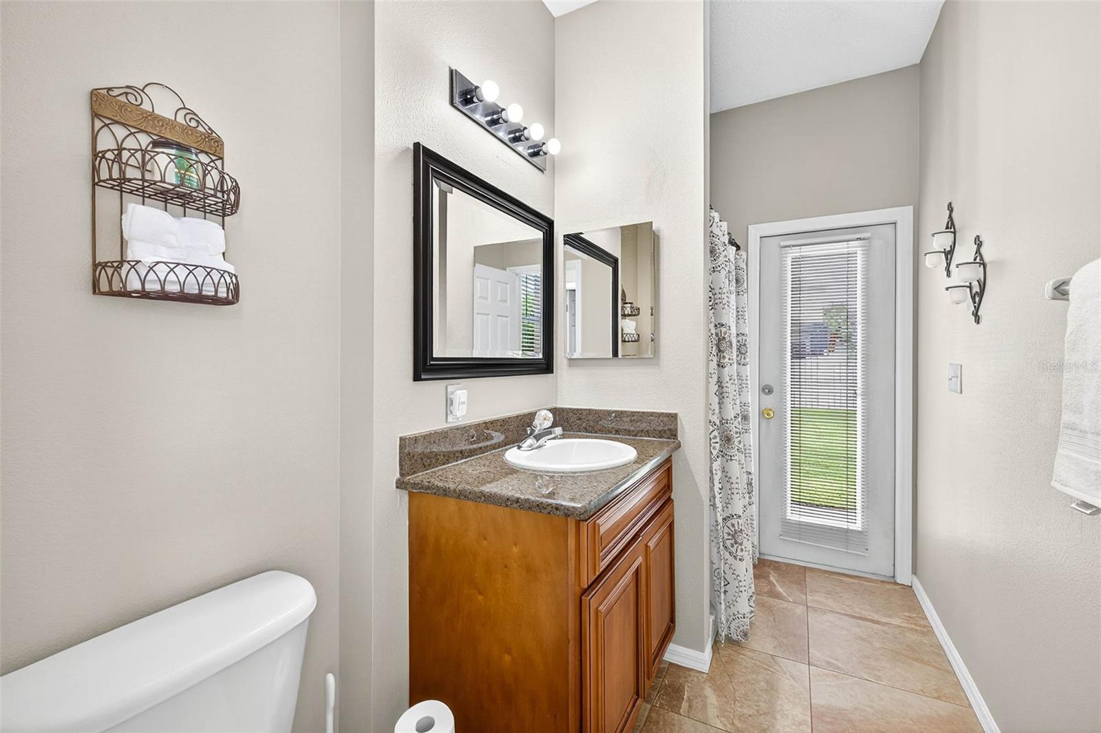 Listing photo id 21 for 16469 Turnbury Oak Drive
