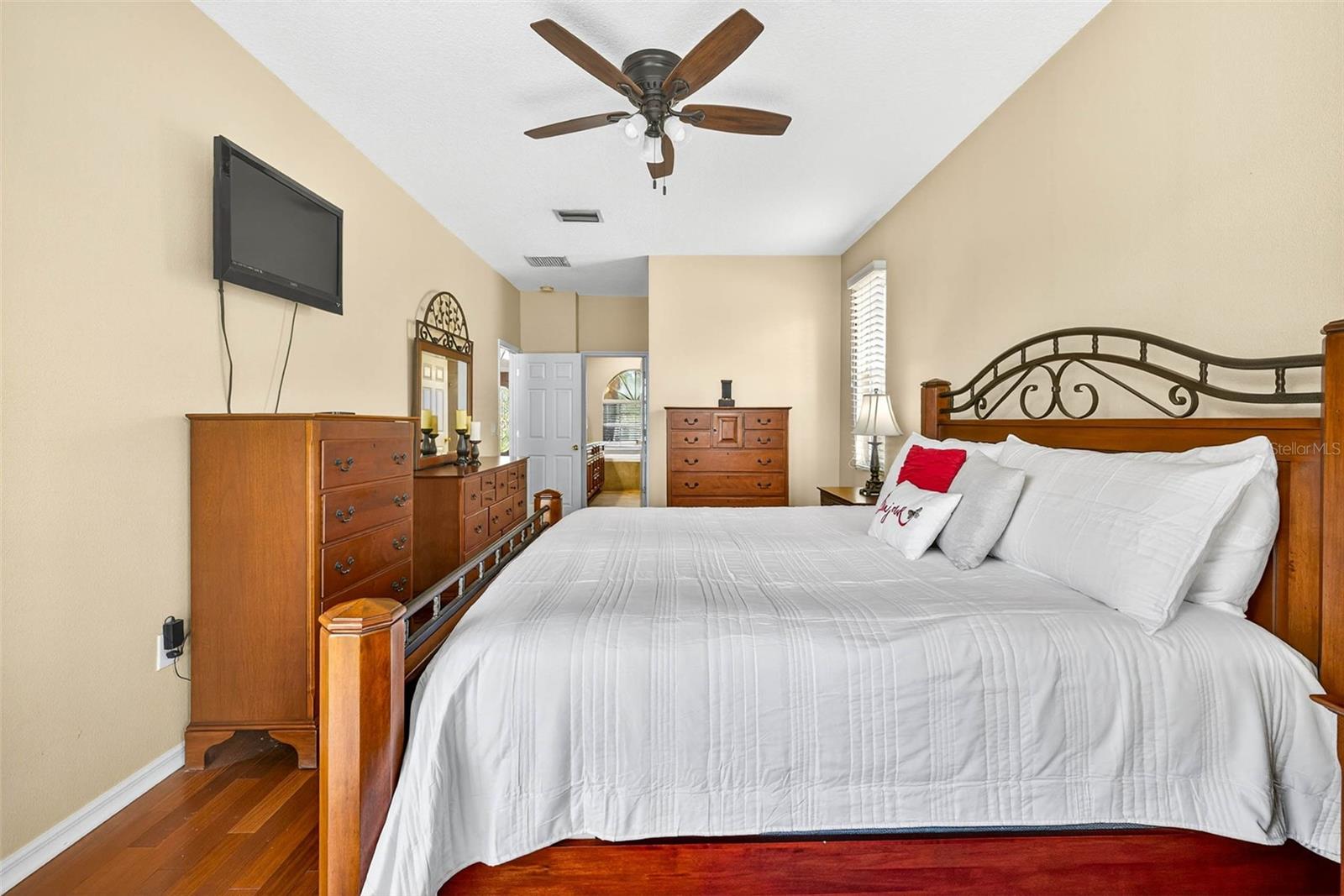 Listing photo id 31 for 16469 Turnbury Oak Drive