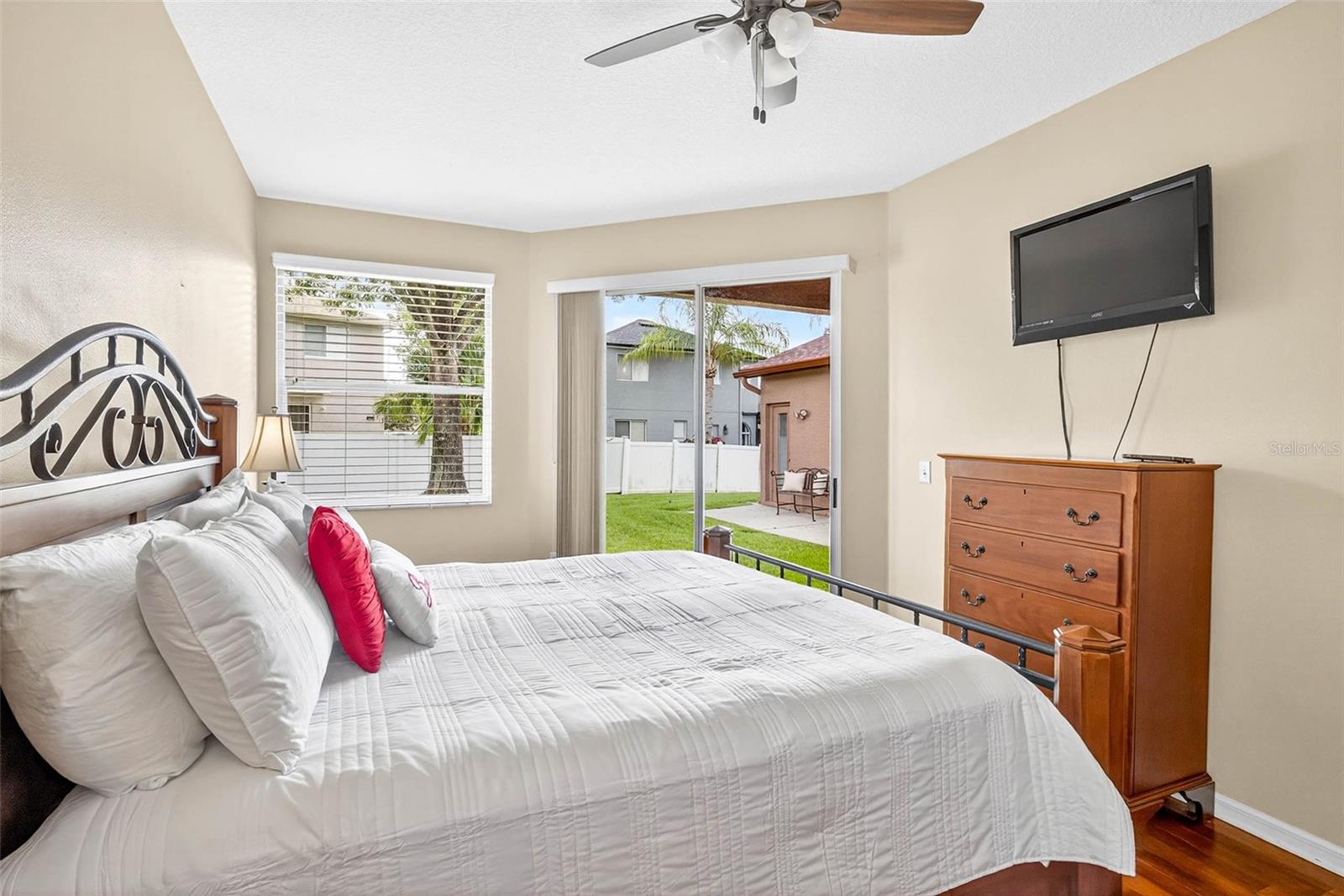 Listing photo id 32 for 16469 Turnbury Oak Drive