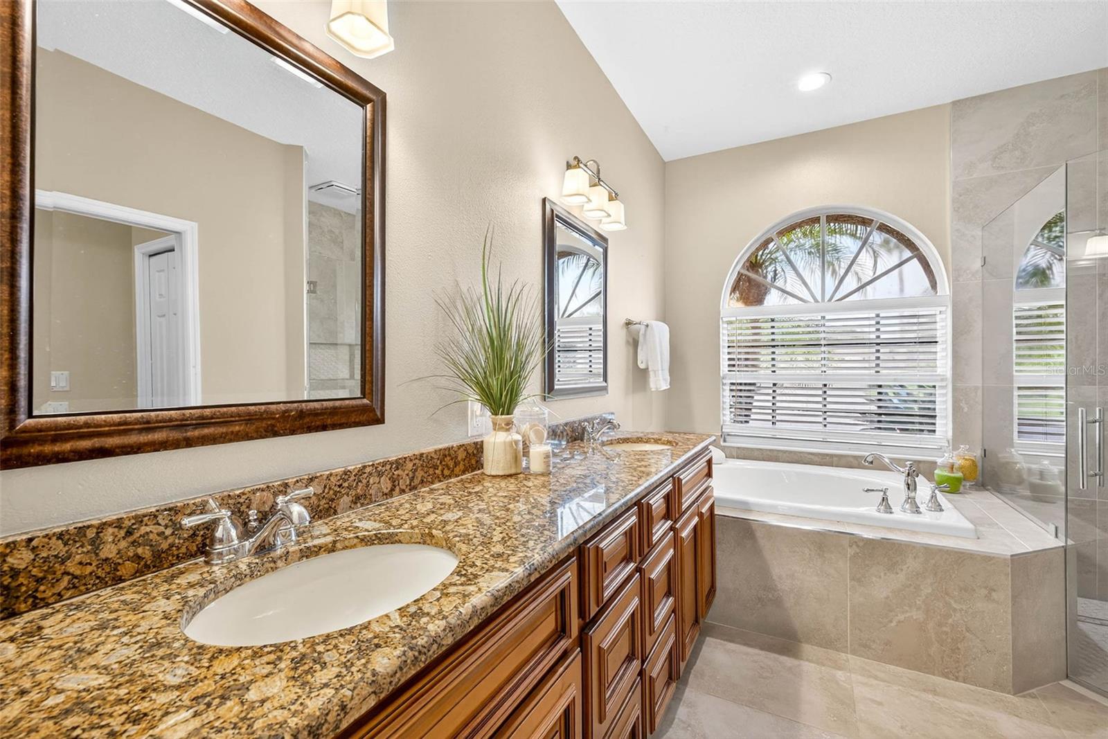 Listing photo id 33 for 16469 Turnbury Oak Drive