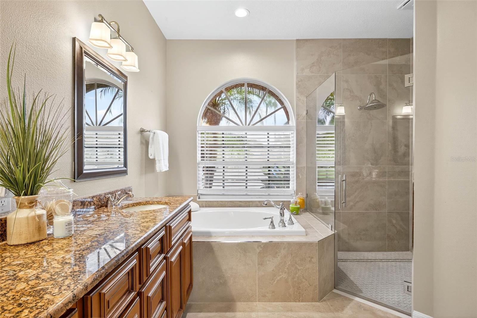 Listing photo id 34 for 16469 Turnbury Oak Drive