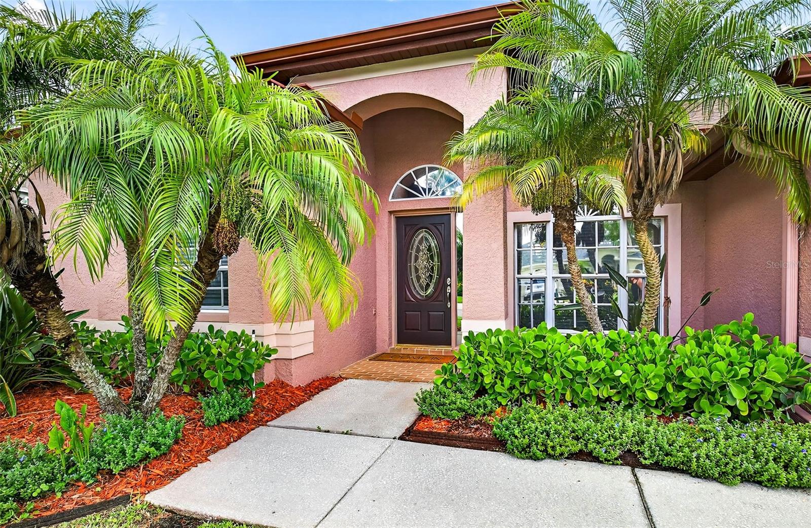 Listing photo id 2 for 16469 Turnbury Oak Drive