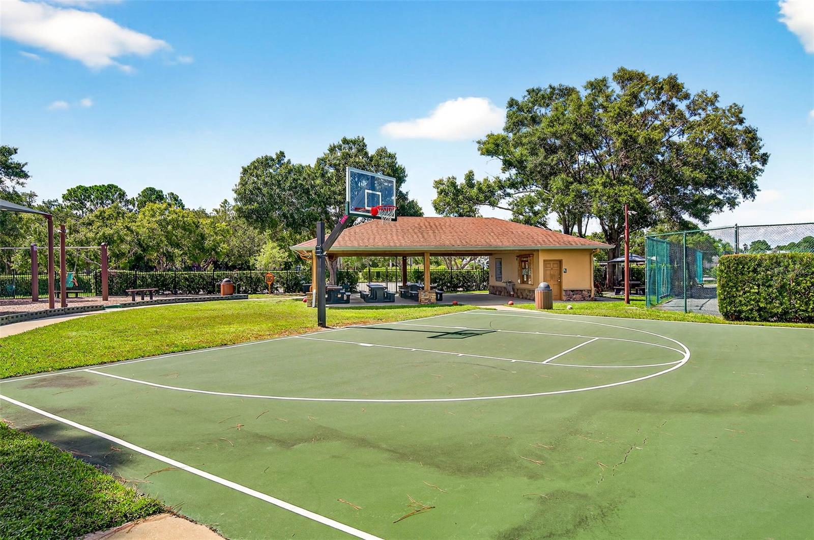 Listing photo id 51 for 16469 Turnbury Oak Drive