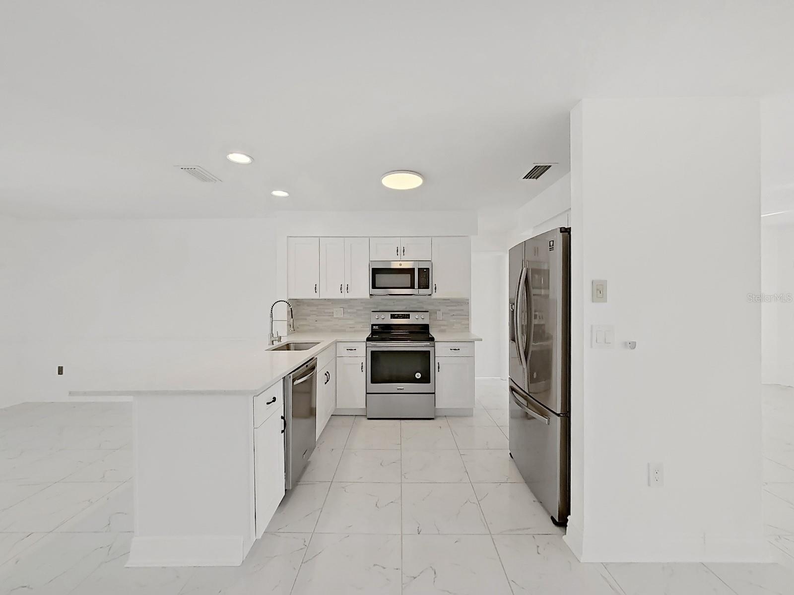 Image 18 of 36 For 13476 Linden Drive