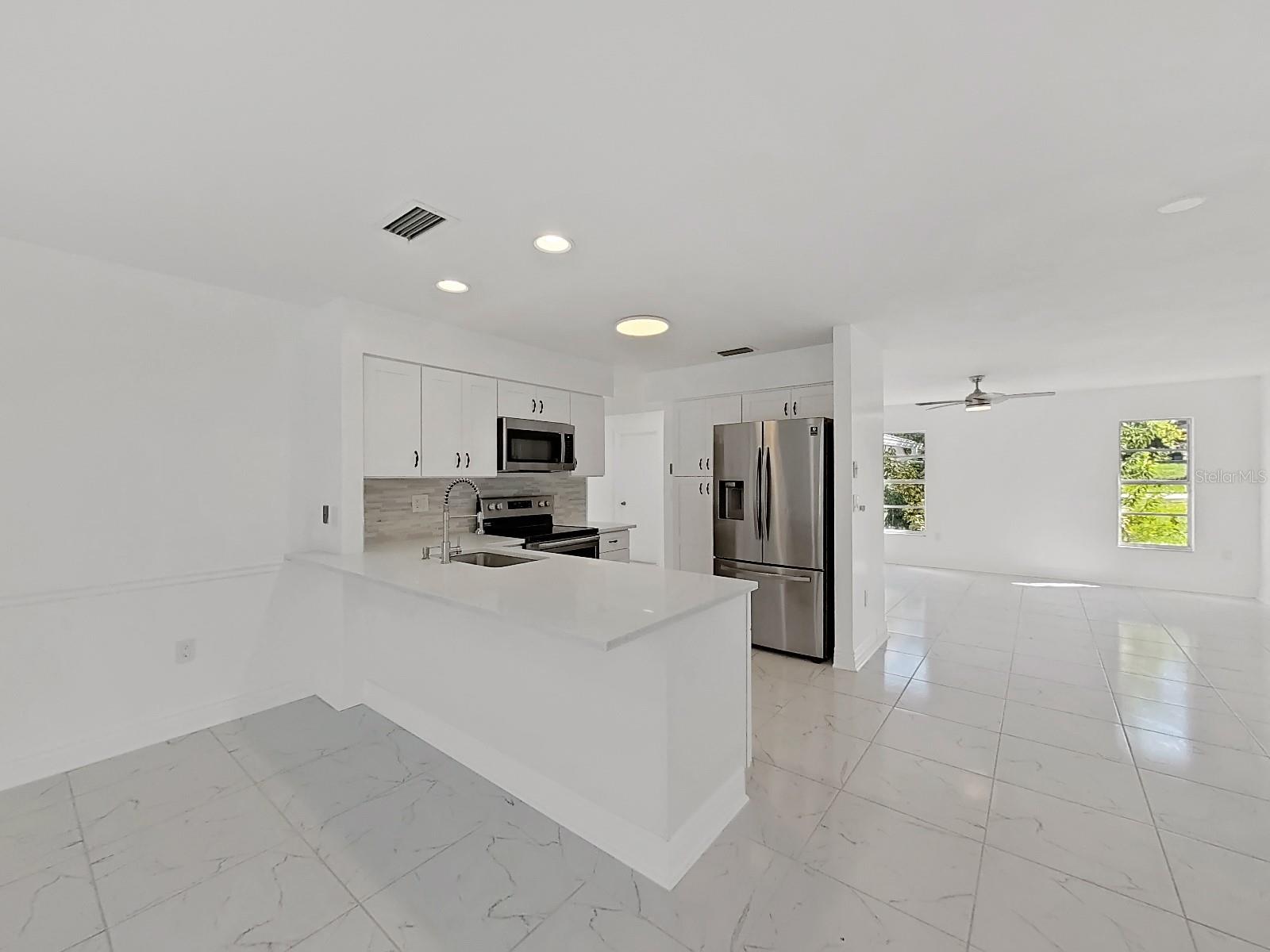 Image 19 of 36 For 13476 Linden Drive