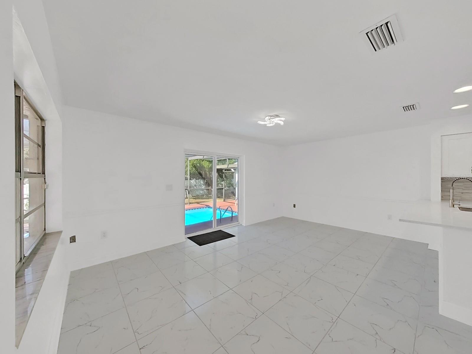 Image 20 of 36 For 13476 Linden Drive