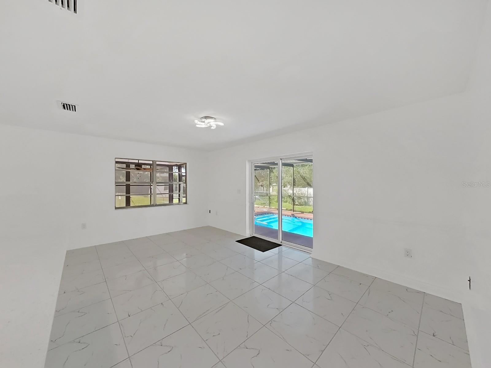 Image 21 of 36 For 13476 Linden Drive