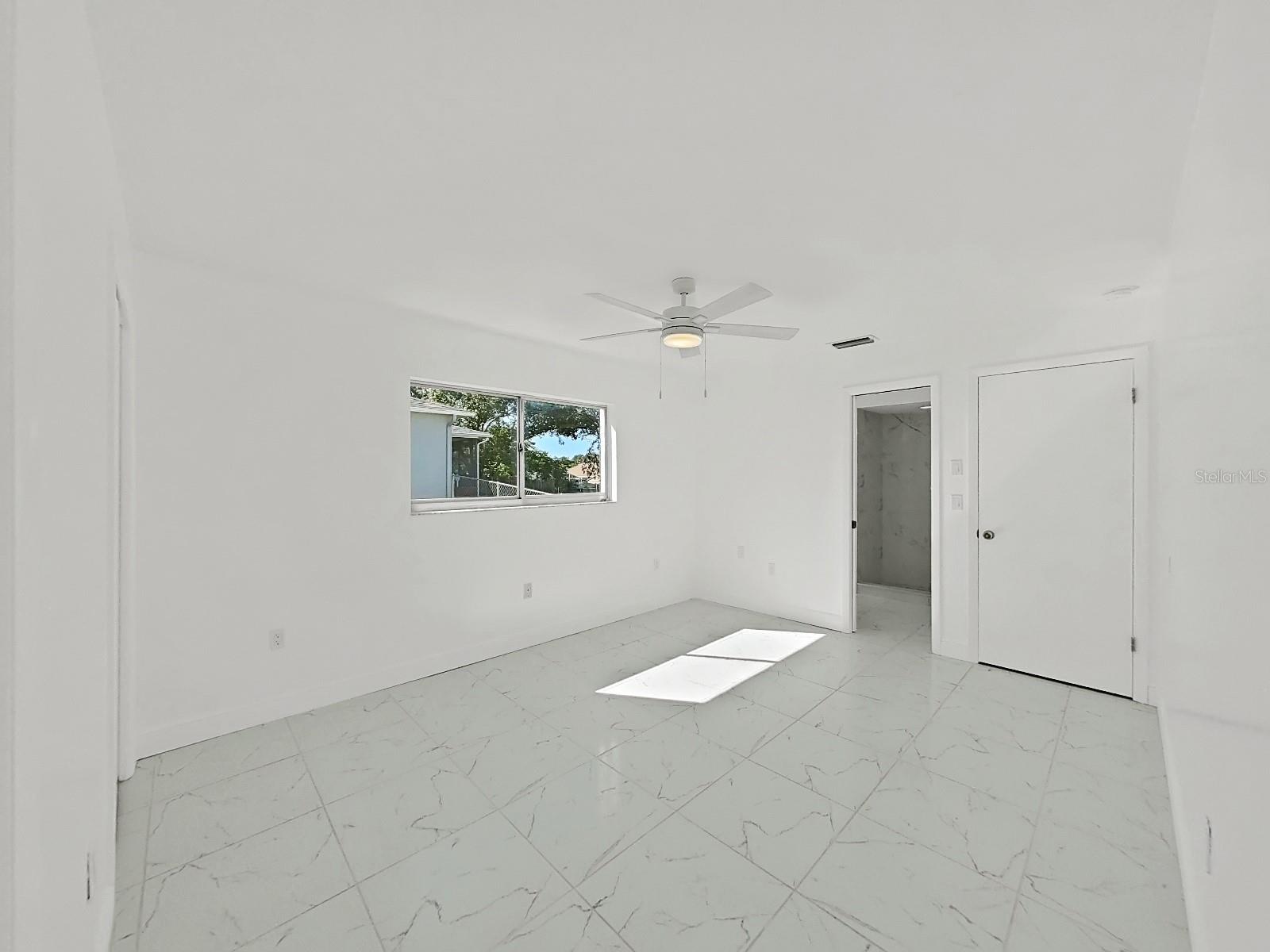 Image 23 of 36 For 13476 Linden Drive