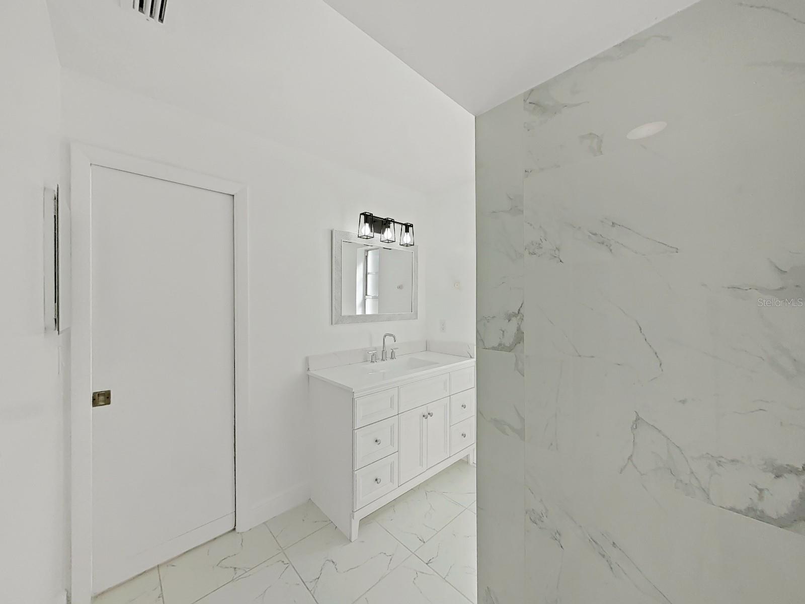 Image 25 of 36 For 13476 Linden Drive