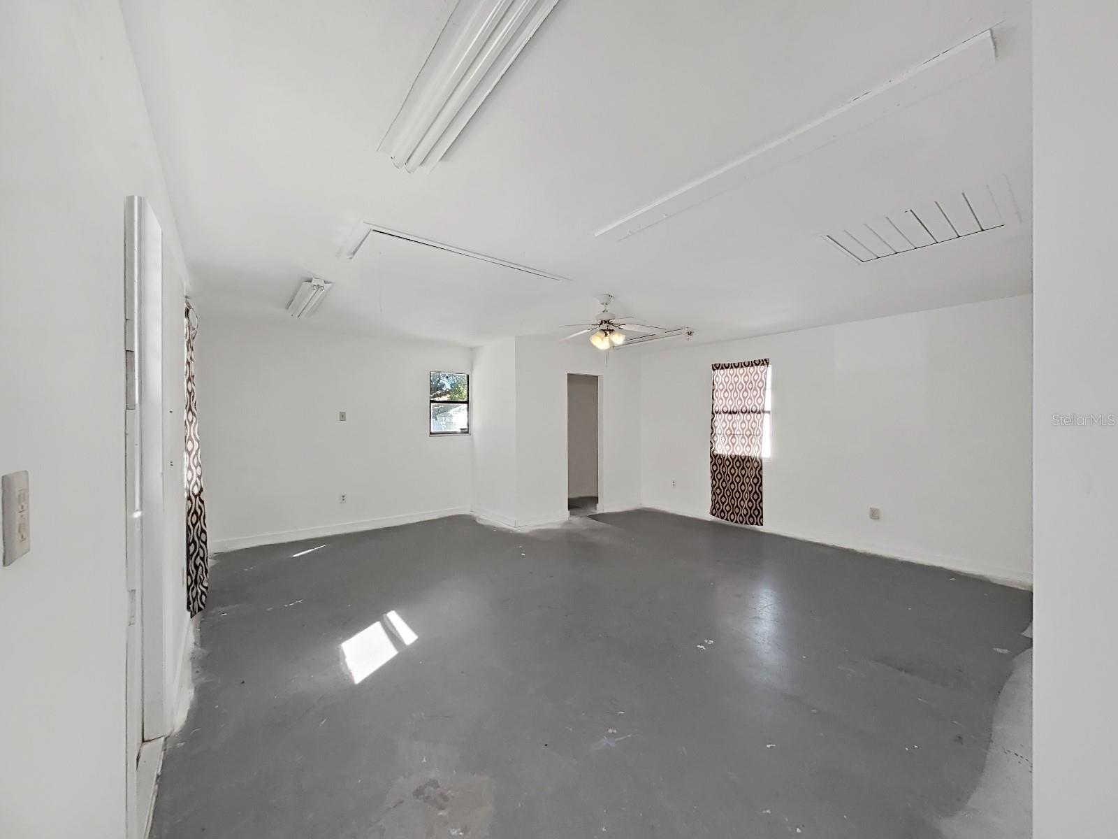 Image 31 of 36 For 13476 Linden Drive