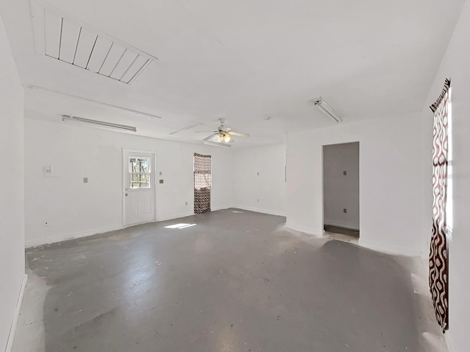 Image 32 of 36 For 13476 Linden Drive