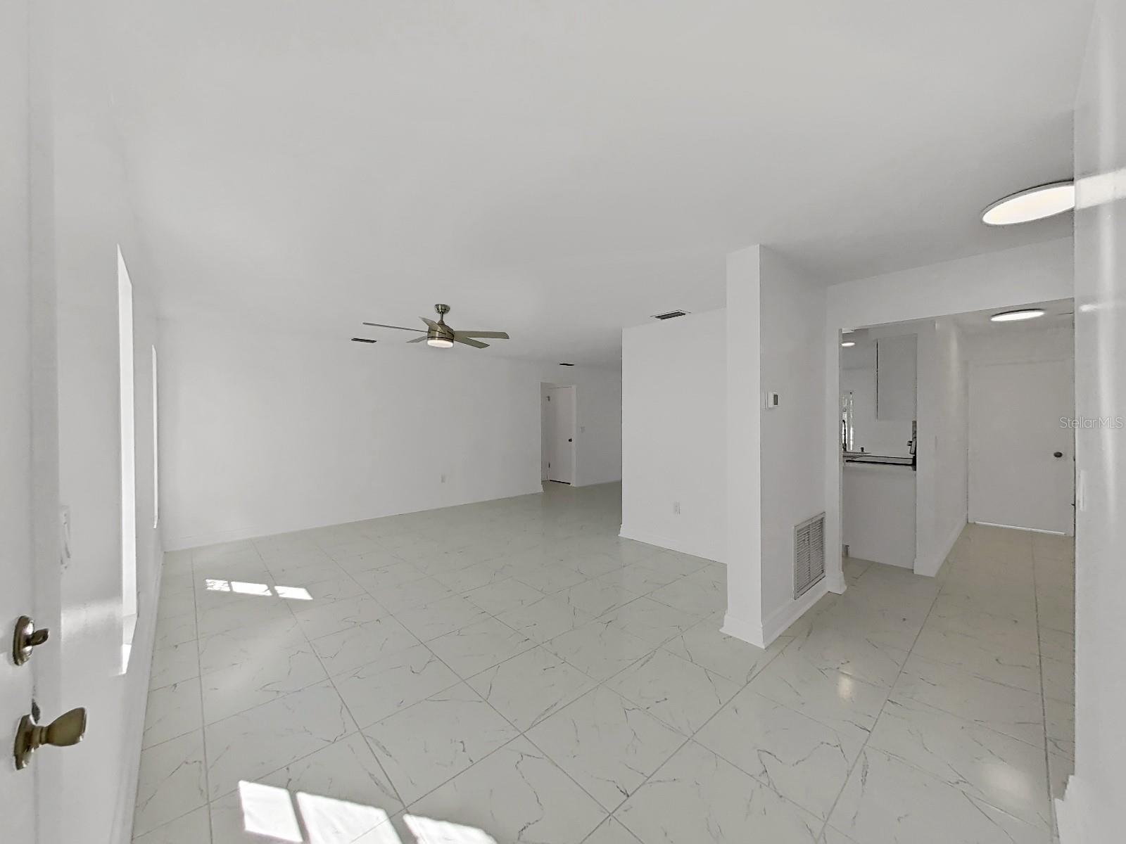 Image 7 of 36 For 13476 Linden Drive