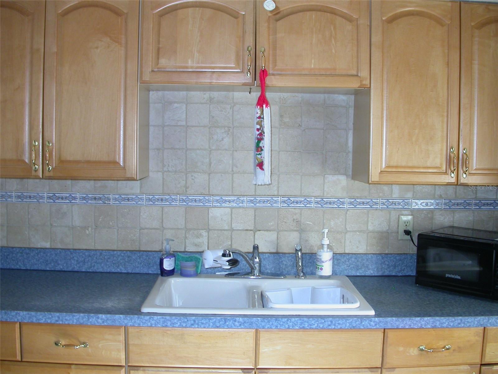 Image 10 of 25 For 7439 37th Avenue N