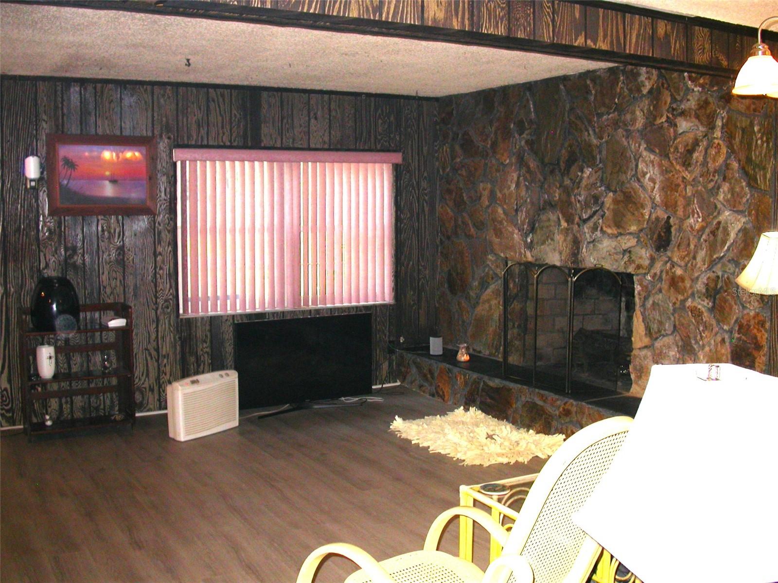 Image 4 of 25 For 7439 37th Avenue N