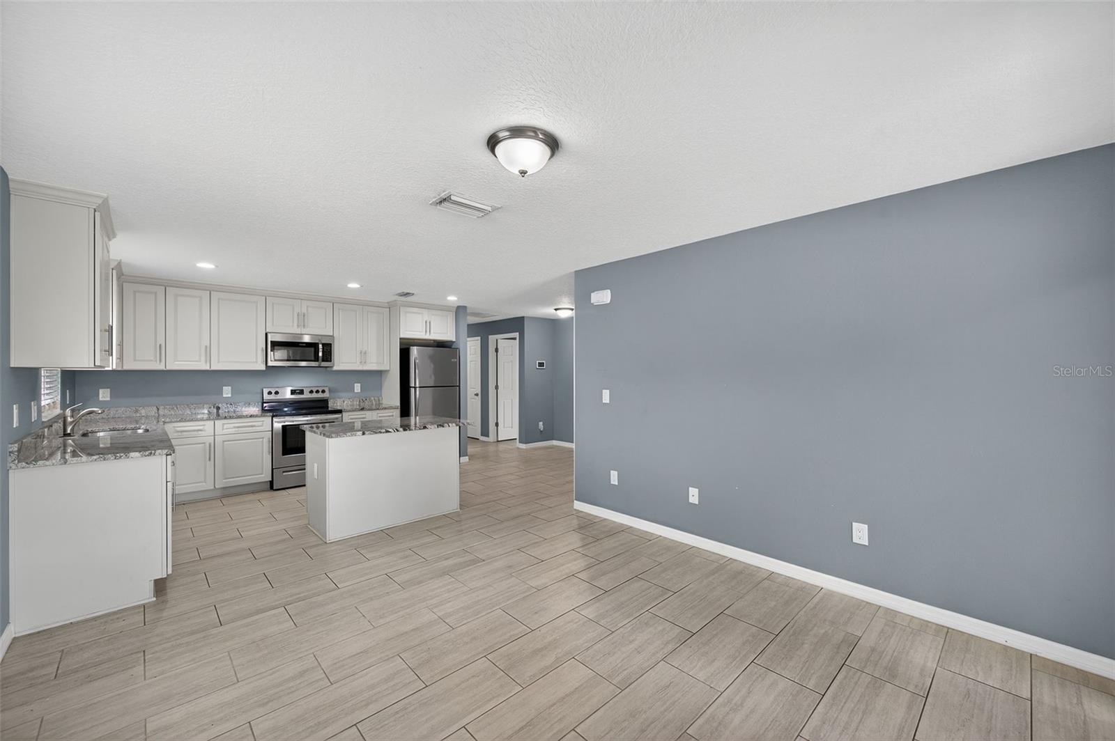 Image 2 of 15 For 203 11th Street Drive W