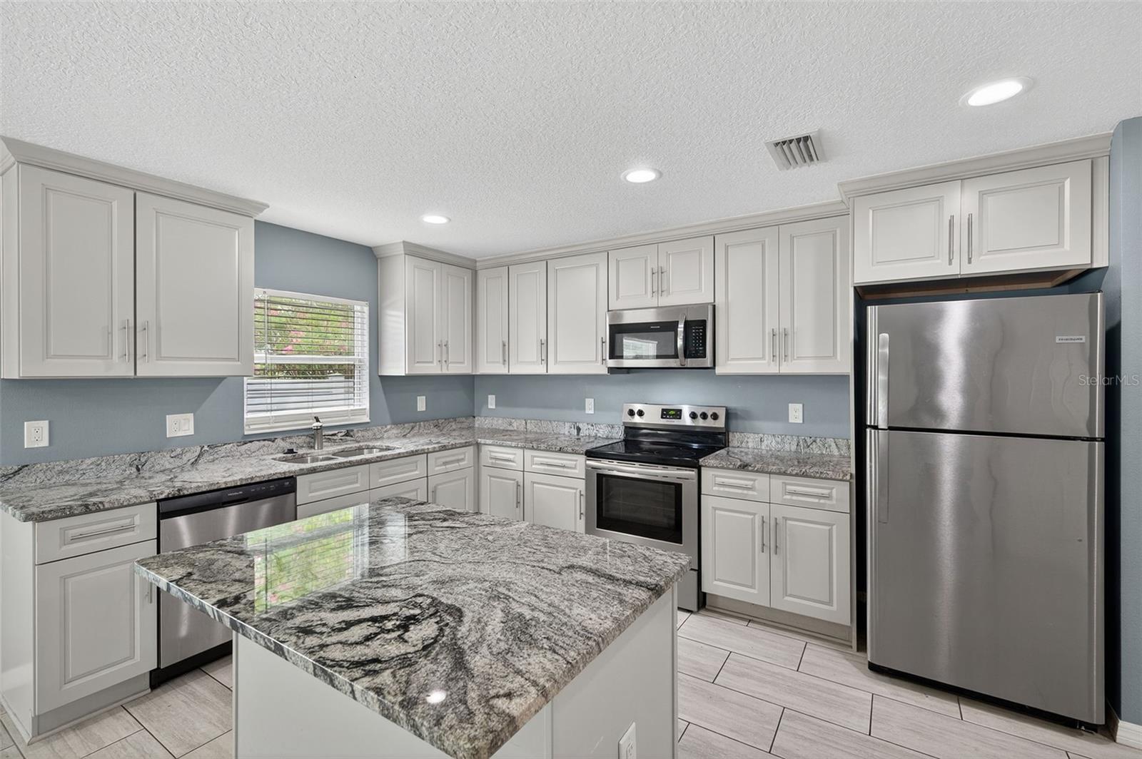 Image 3 of 15 For 203 11th Street Drive W