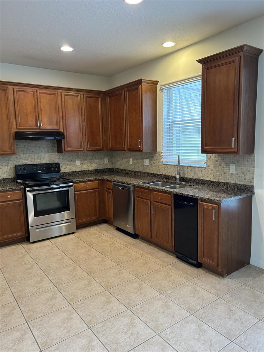 Image 15 of 47 For 18022 Maui Isle Drive