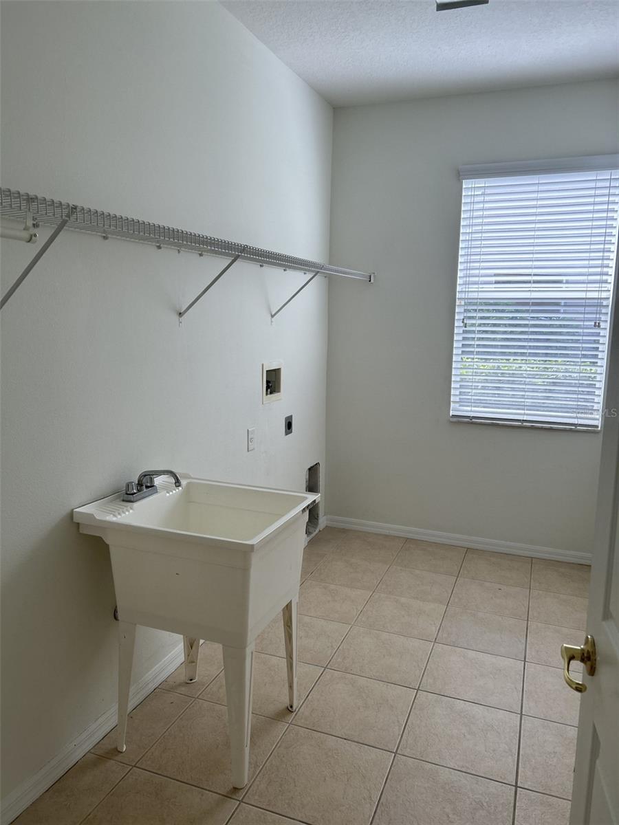 Image 42 of 47 For 18022 Maui Isle Drive