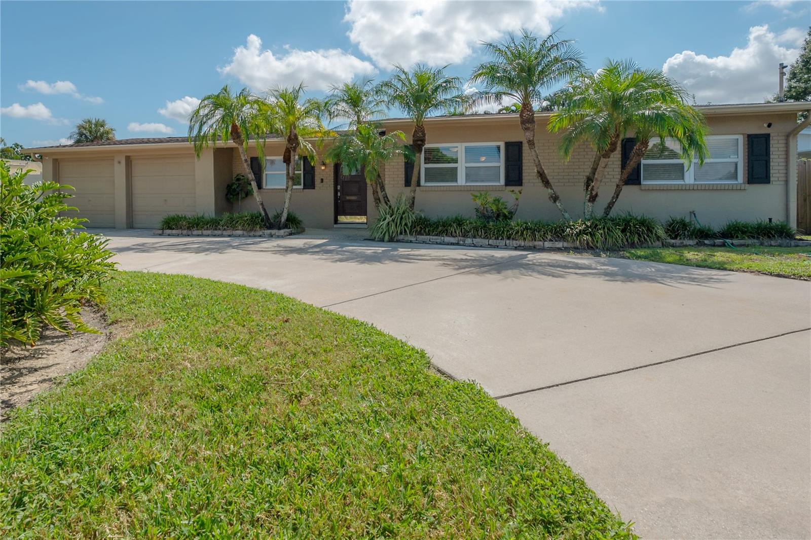 Image 2 of 79 For 3935 Eden Roc Circle