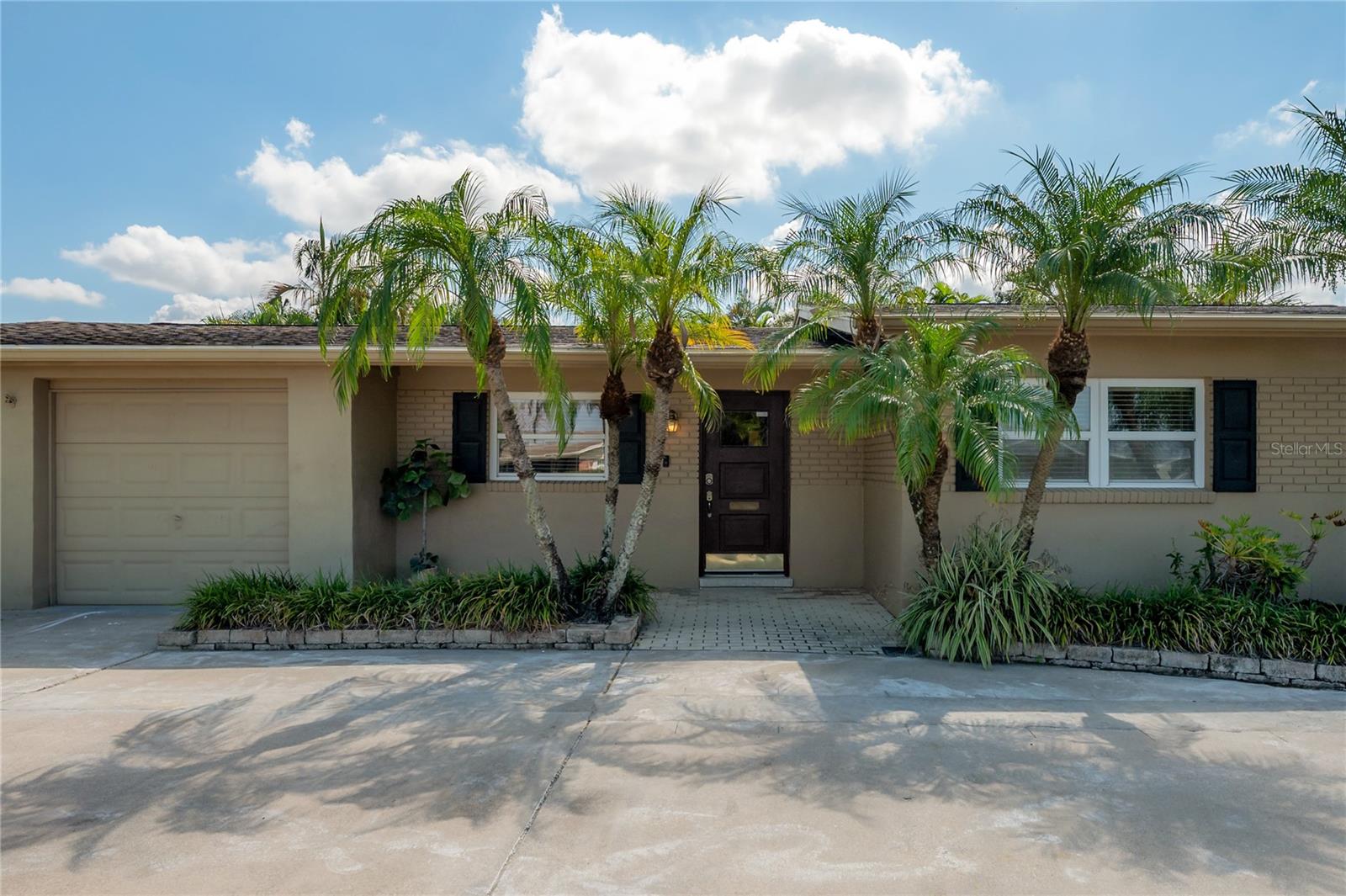 Image 3 of 79 For 3935 Eden Roc Circle