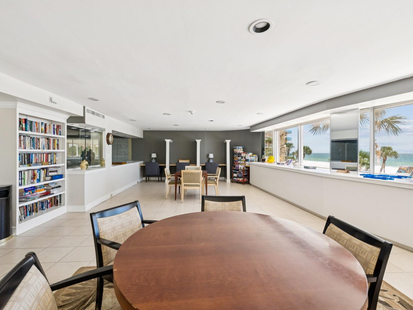 Image 29 of 44 For 880 Mandalay Avenue C613