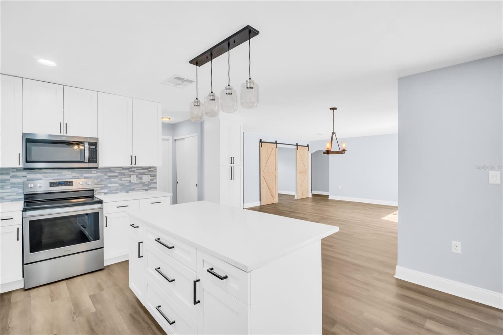 Listing photo id 10 for 1238 Mandarin Drive