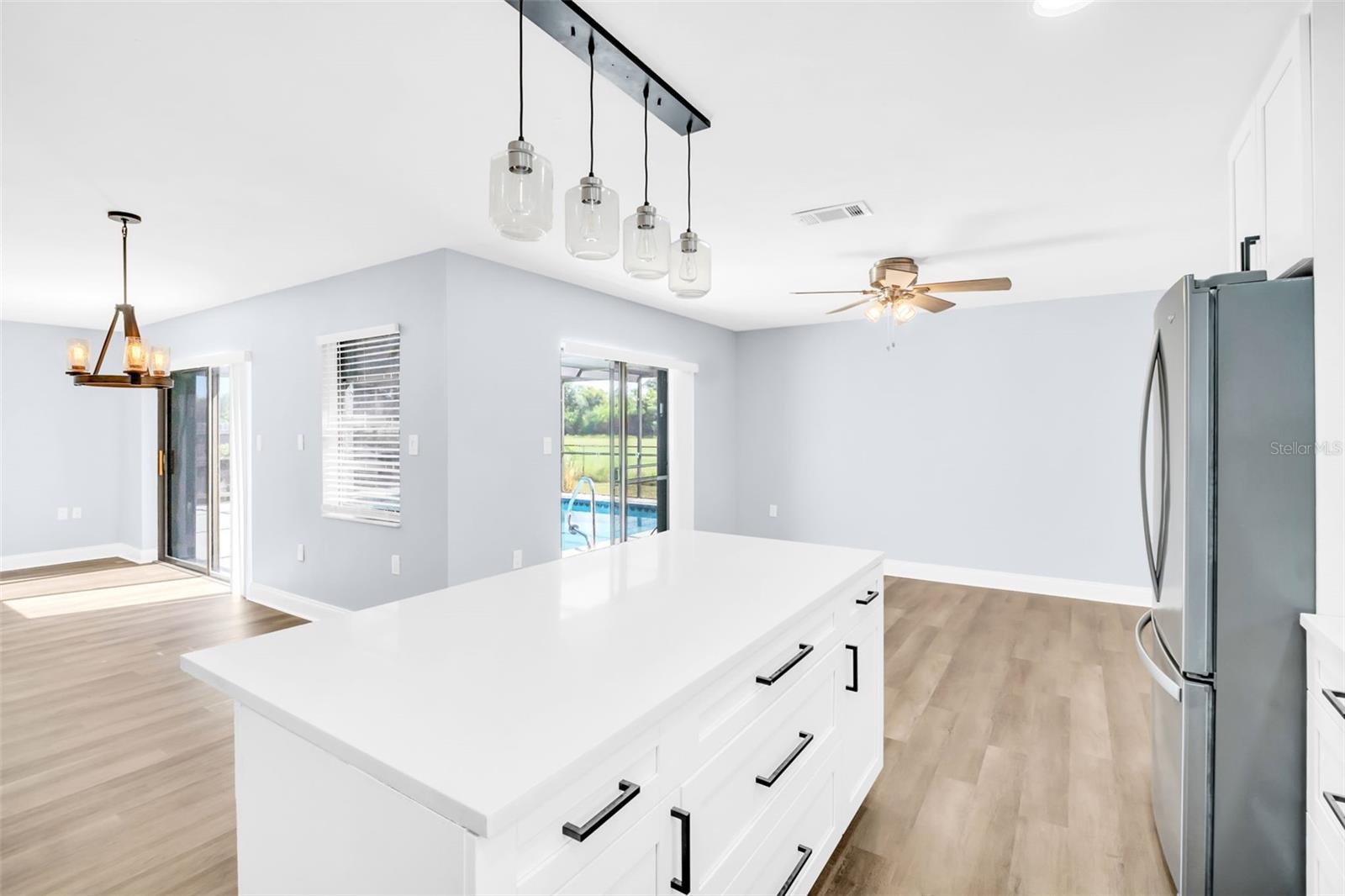 Listing photo id 11 for 1238 Mandarin Drive