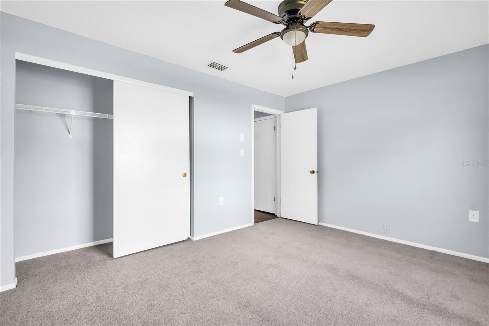 Listing photo id 12 for 1238 Mandarin Drive