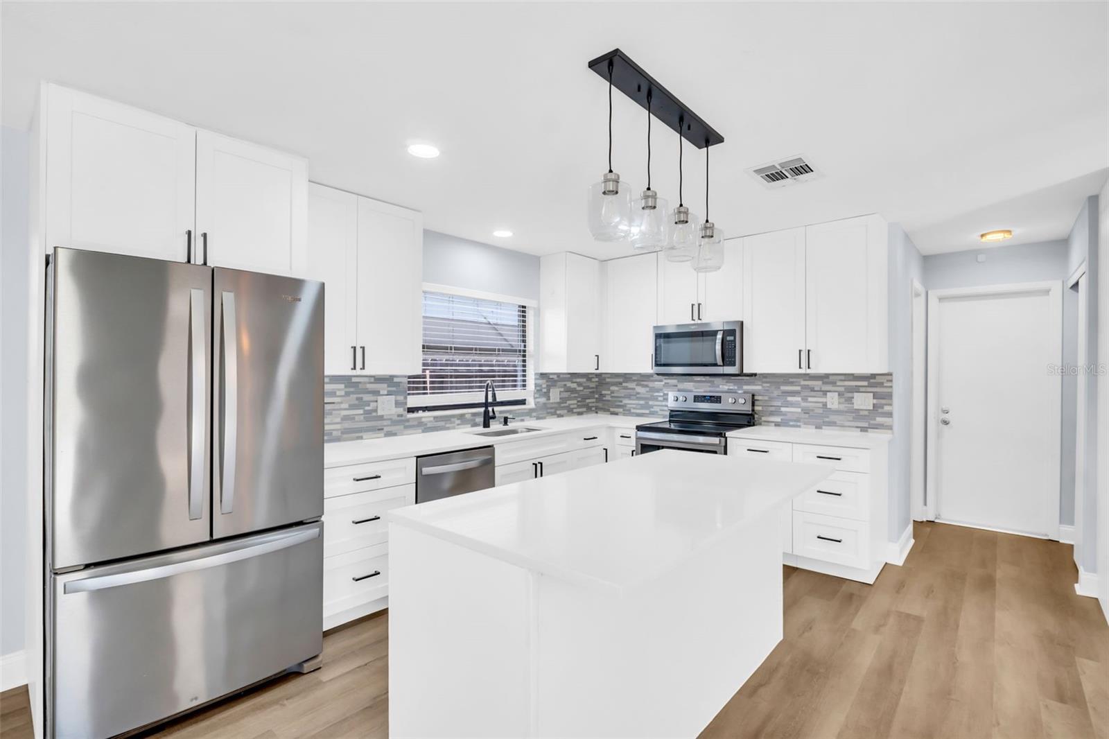 Listing photo id 14 for 1238 Mandarin Drive