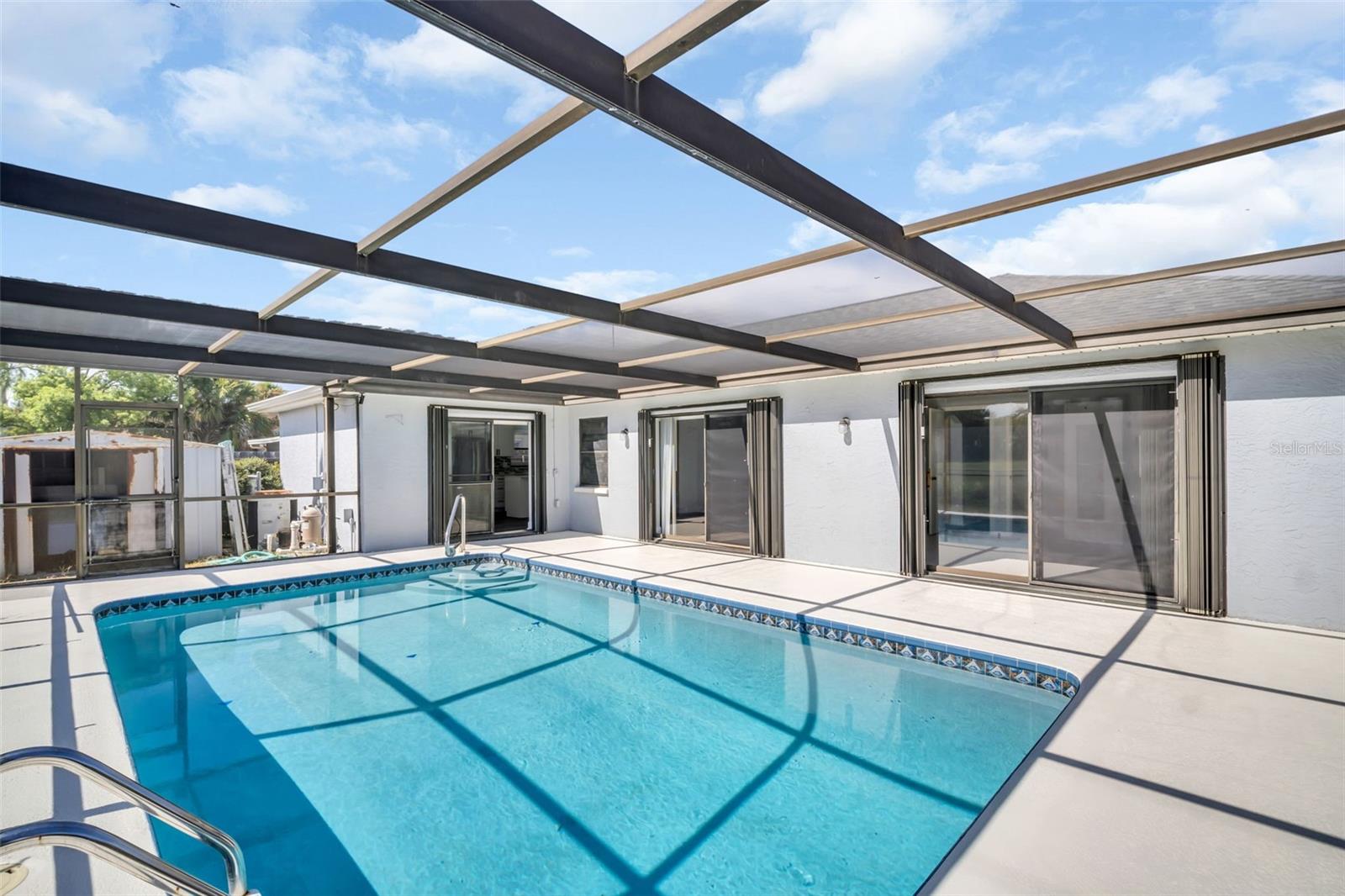 Listing photo id 15 for 1238 Mandarin Drive