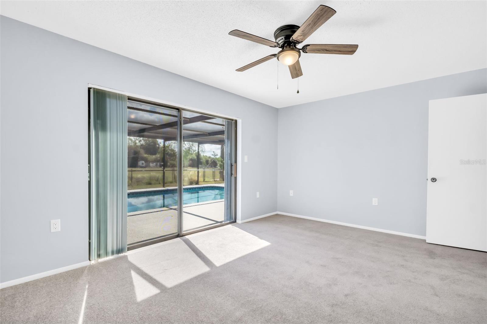 Listing photo id 17 for 1238 Mandarin Drive