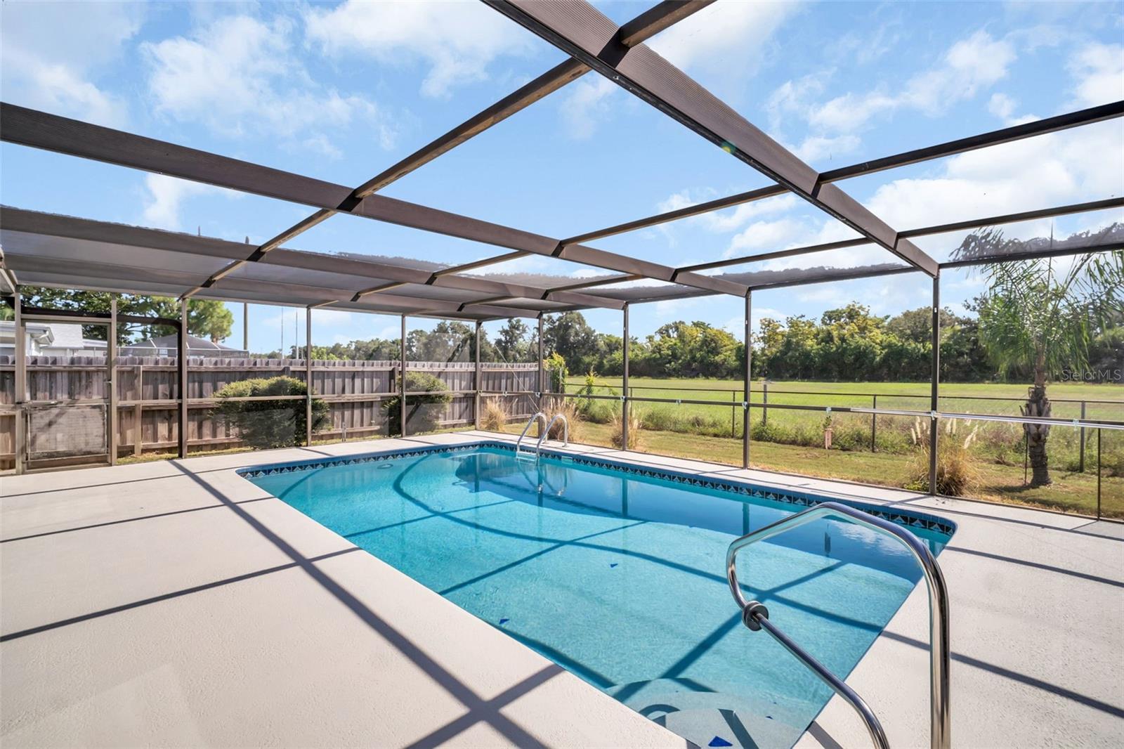 Listing photo id 0 for 1238 Mandarin Drive