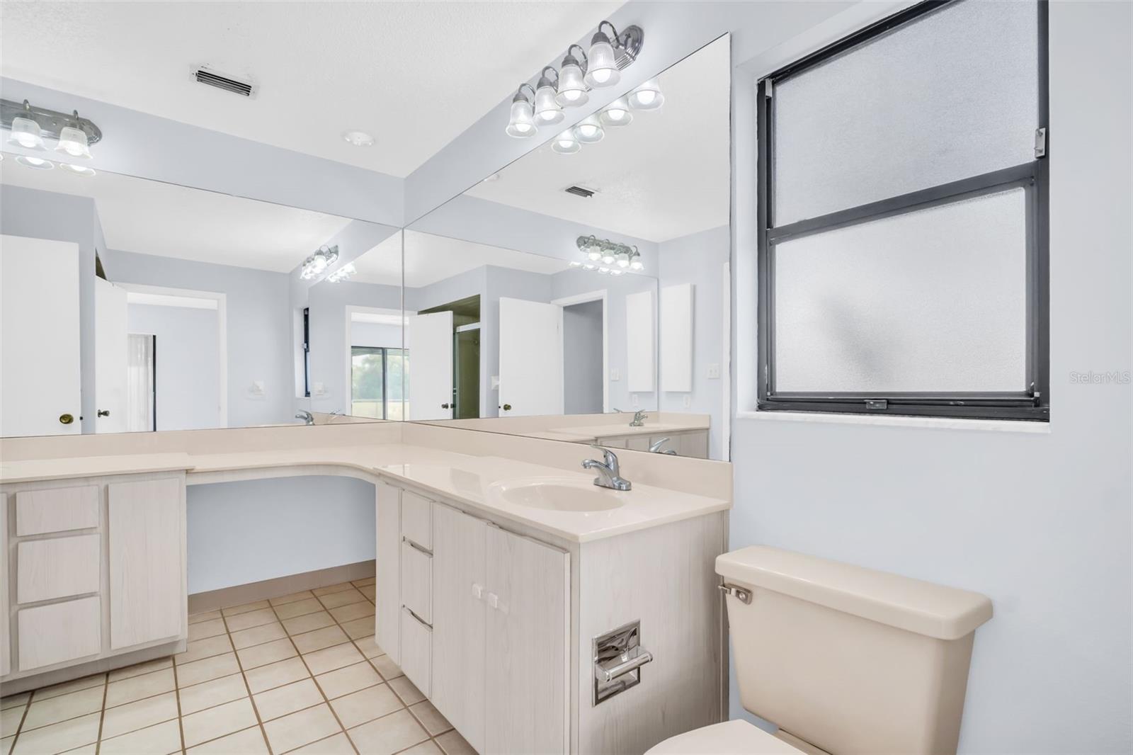 Listing photo id 18 for 1238 Mandarin Drive
