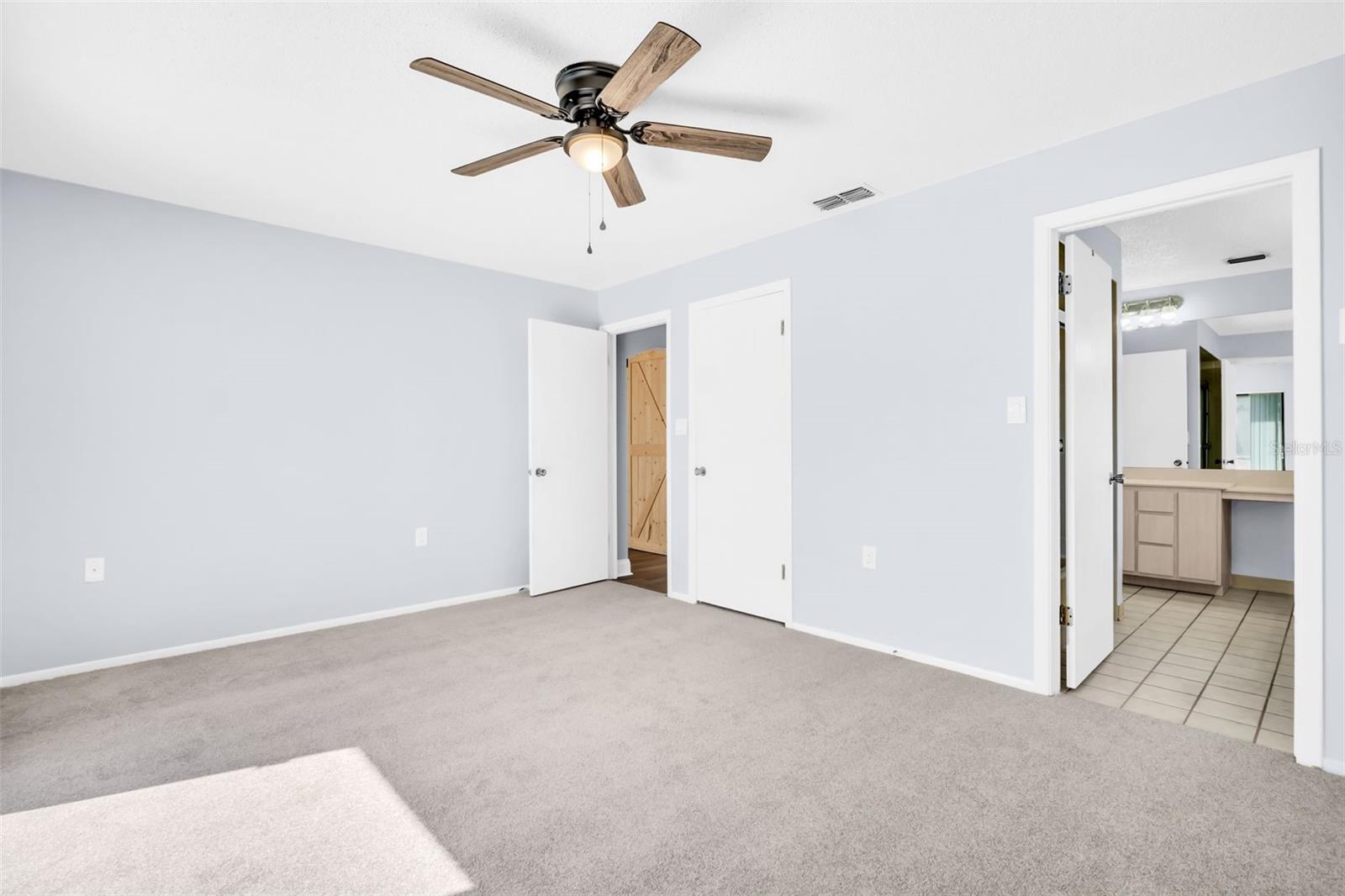 Listing photo id 19 for 1238 Mandarin Drive