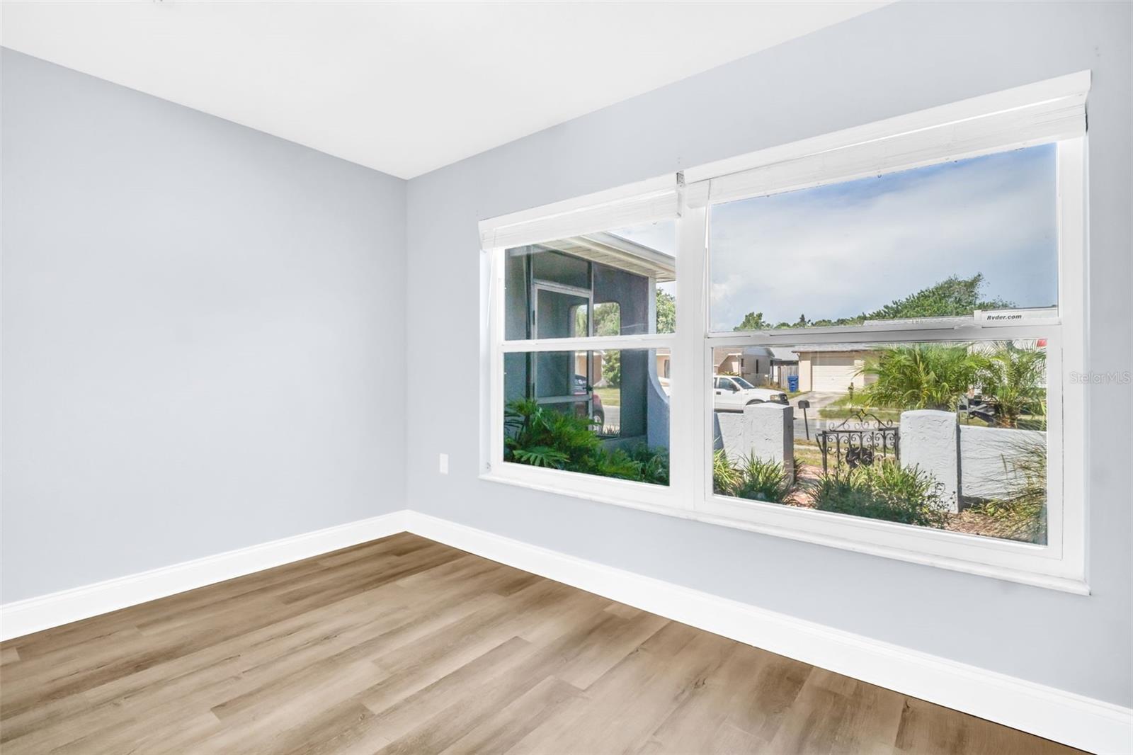 Listing photo id 21 for 1238 Mandarin Drive