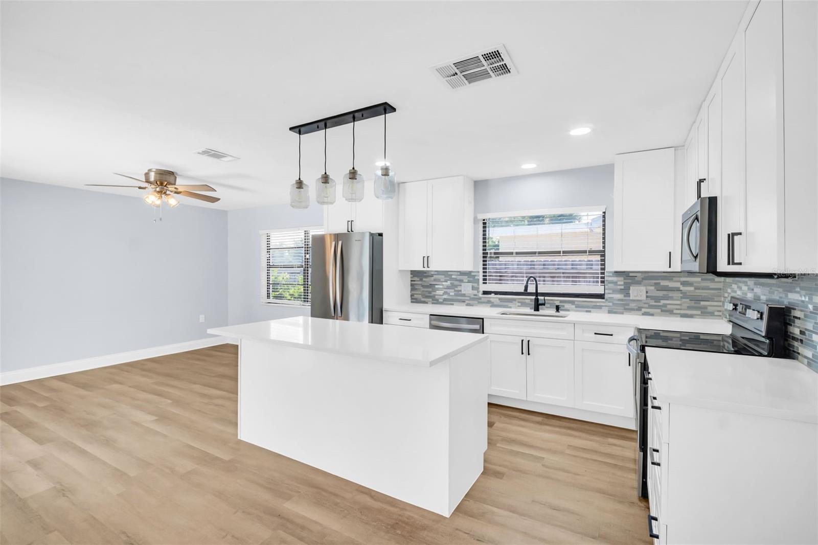 Listing photo id 1 for 1238 Mandarin Drive