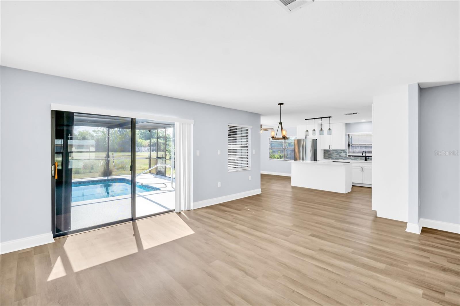 Listing photo id 4 for 1238 Mandarin Drive