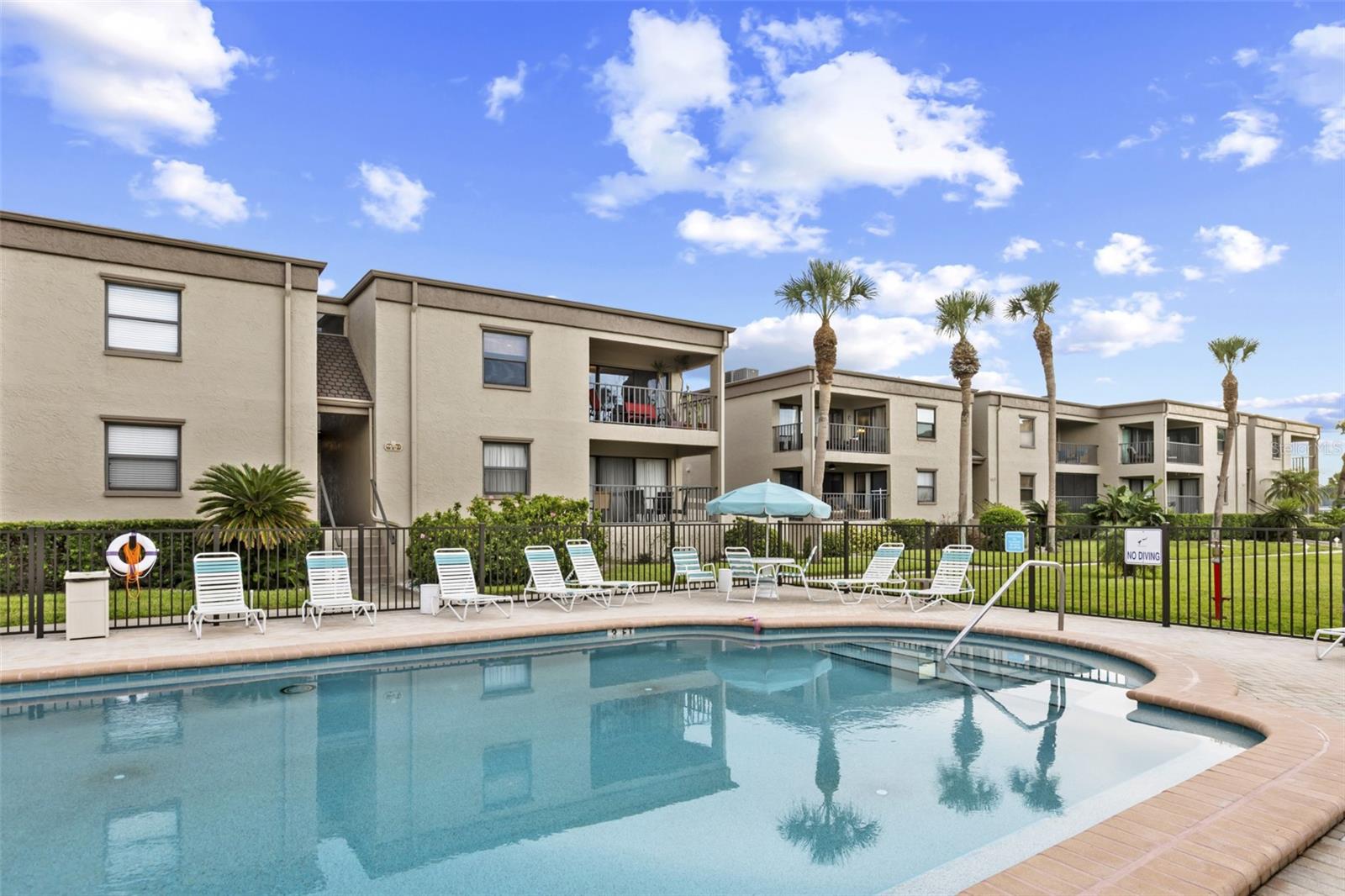 Image 3 of 46 For 19725 Gulf Boulevard 10