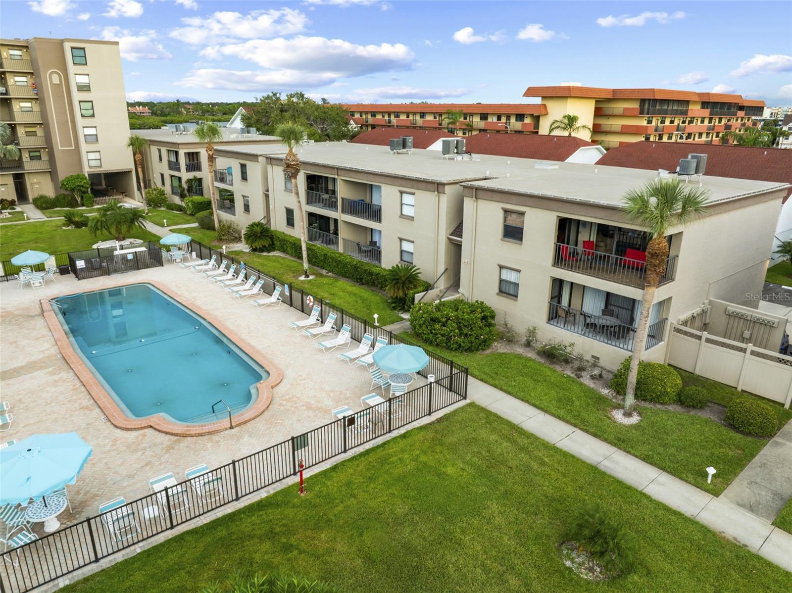 Image 36 of 46 For 19725 Gulf Boulevard 10