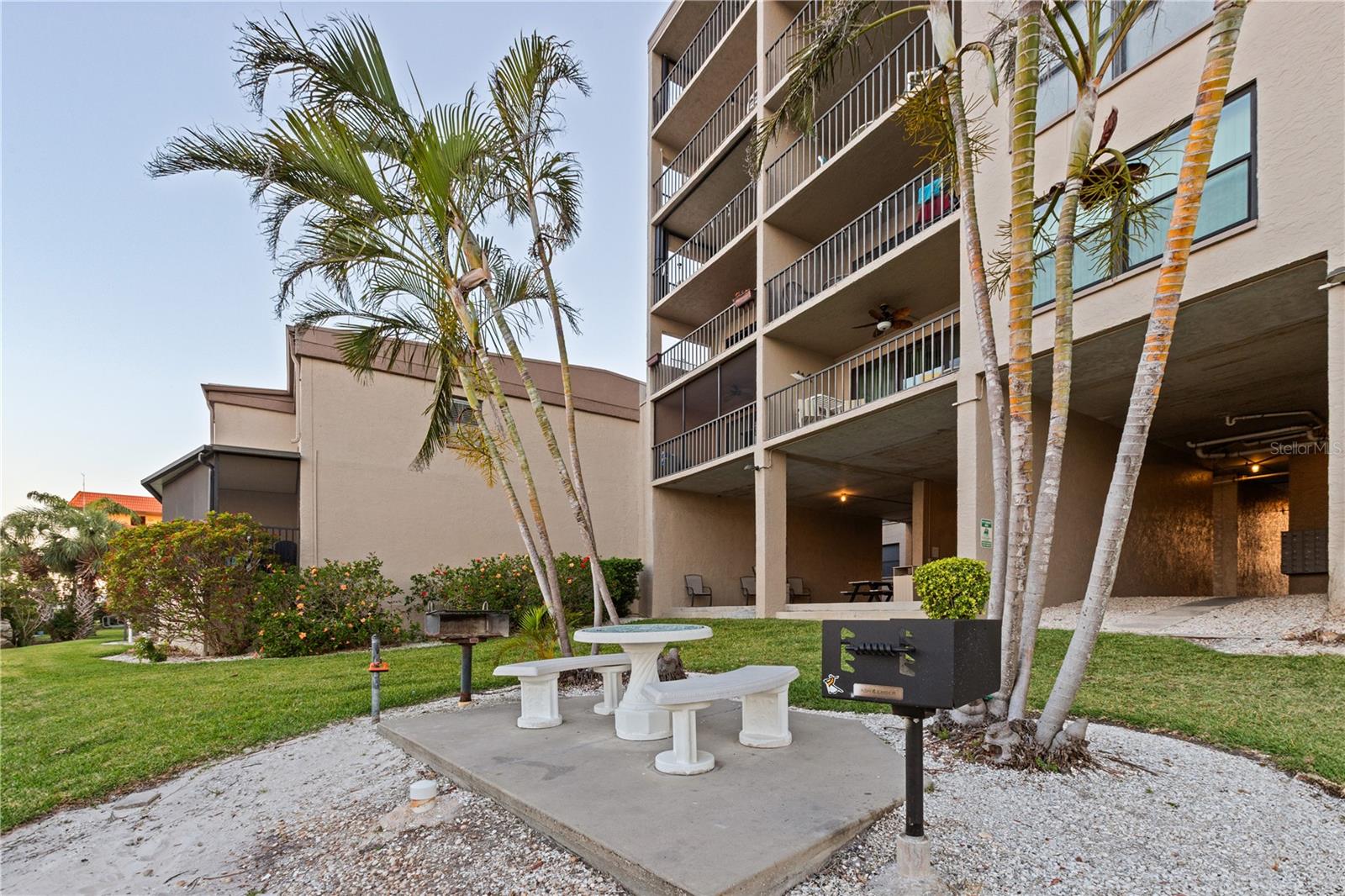 Image 40 of 46 For 19725 Gulf Boulevard 10