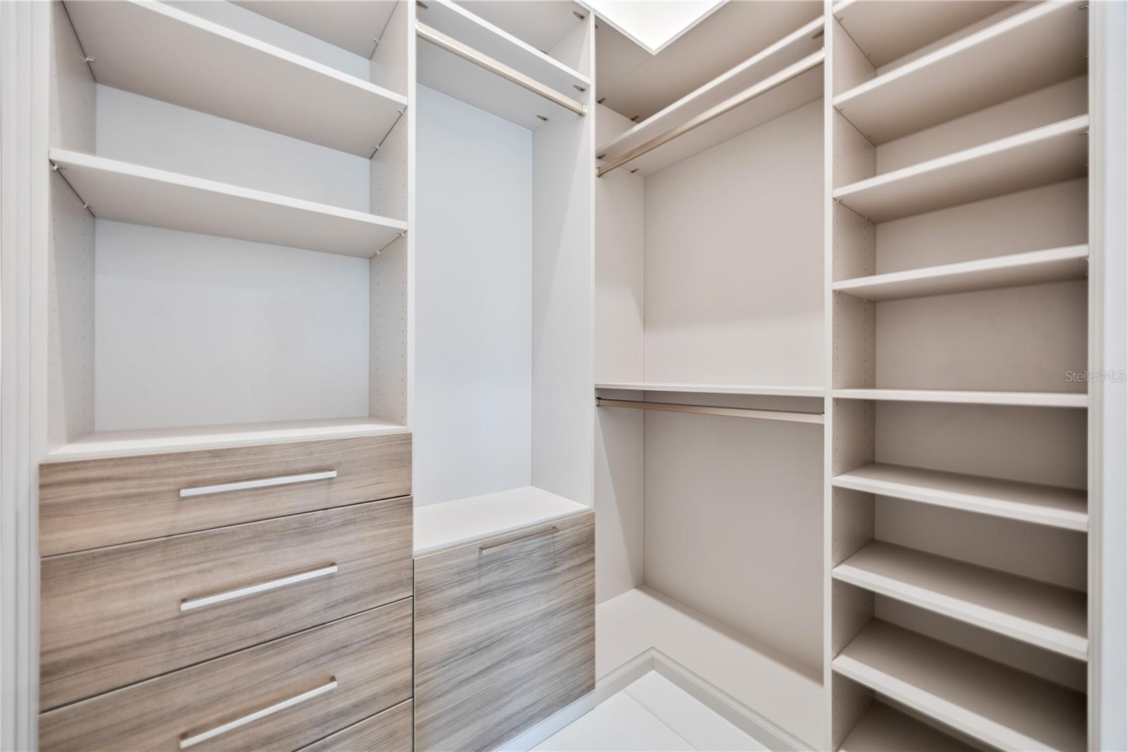 Image 27 of 60 For 4426 Euclid Avenue