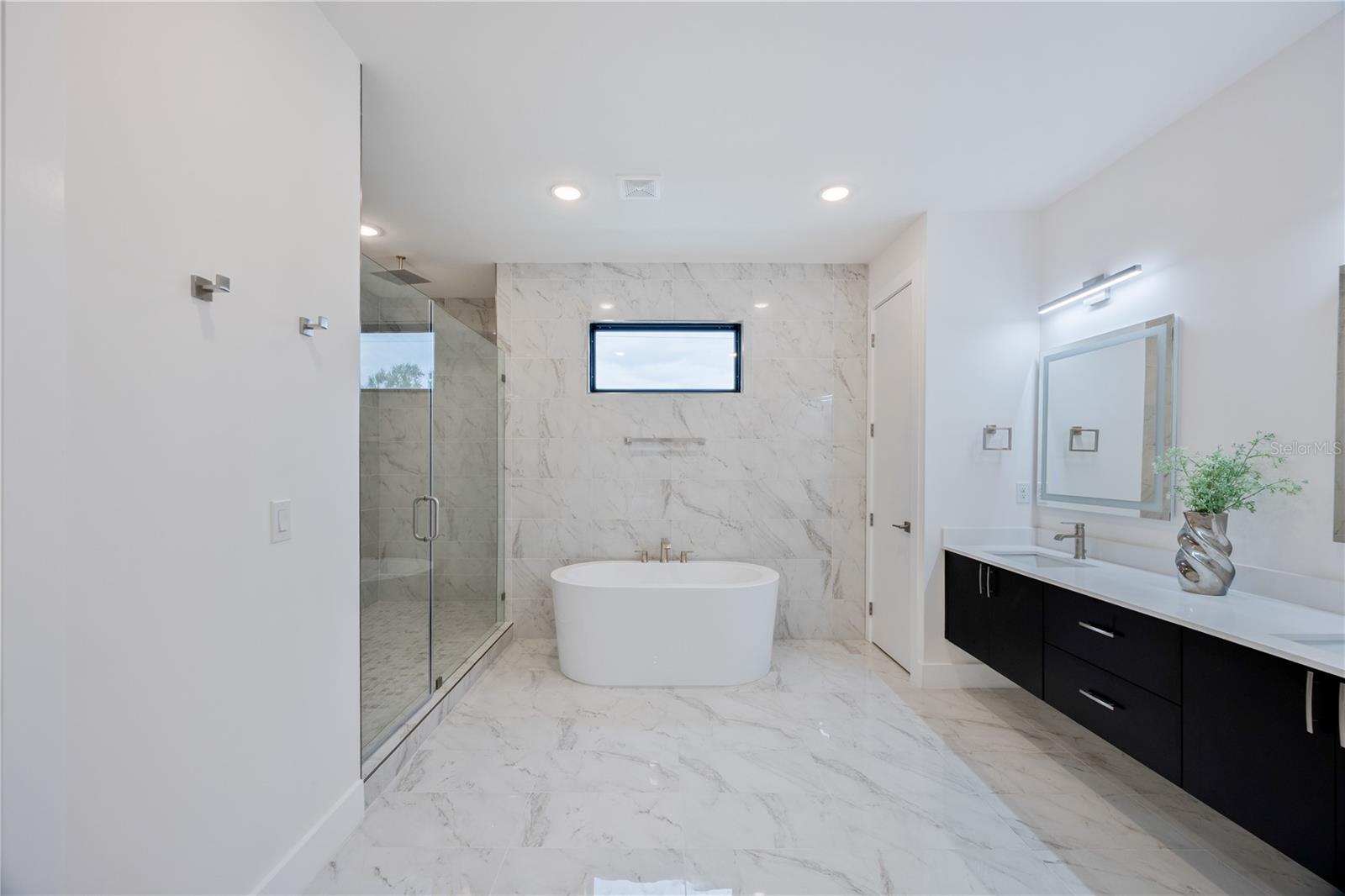 Image 28 of 60 For 4426 Euclid Avenue