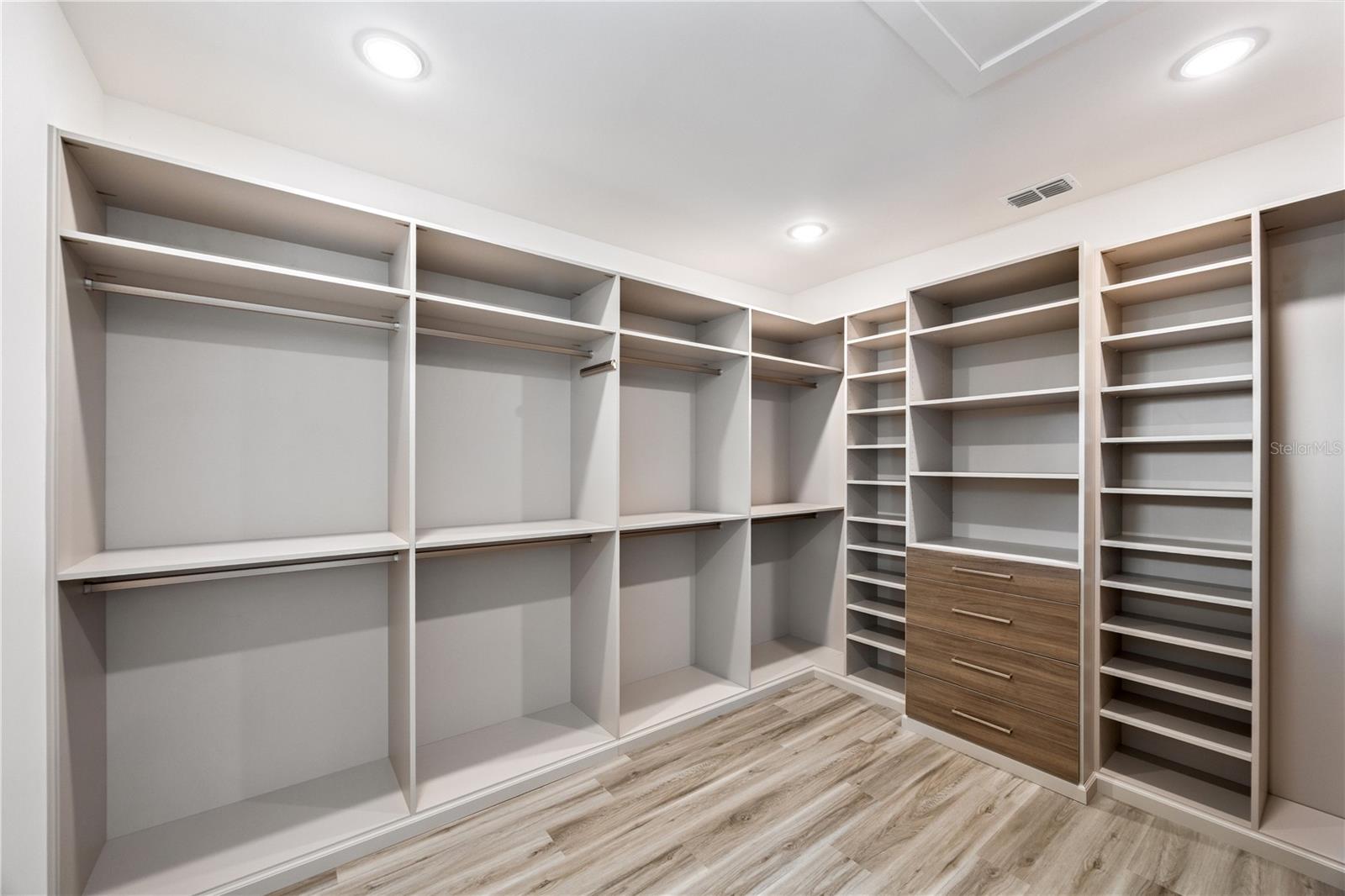 Image 34 of 60 For 4426 Euclid Avenue