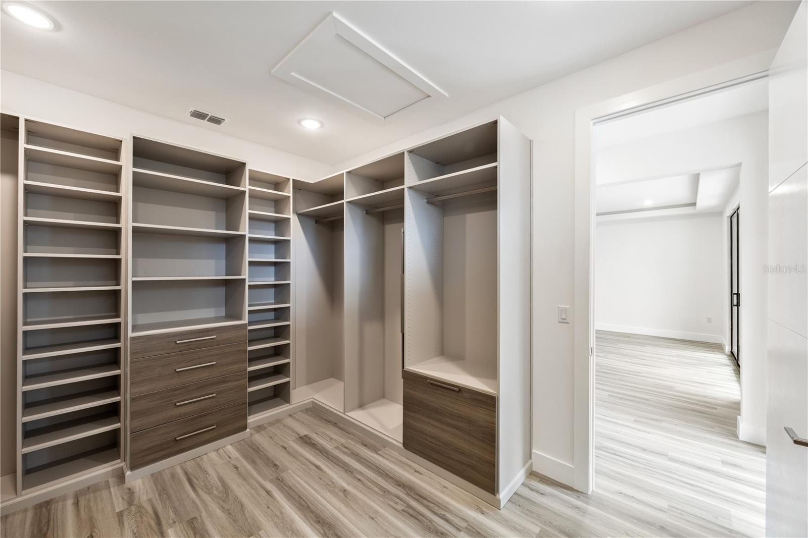 Image 35 of 60 For 4426 Euclid Avenue