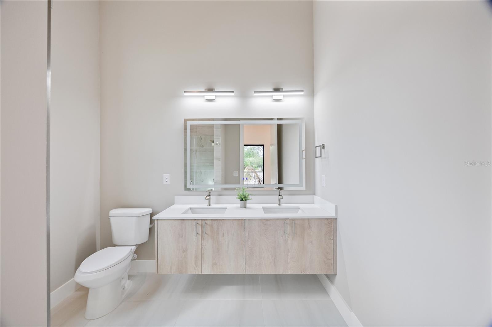 Image 38 of 60 For 4426 Euclid Avenue